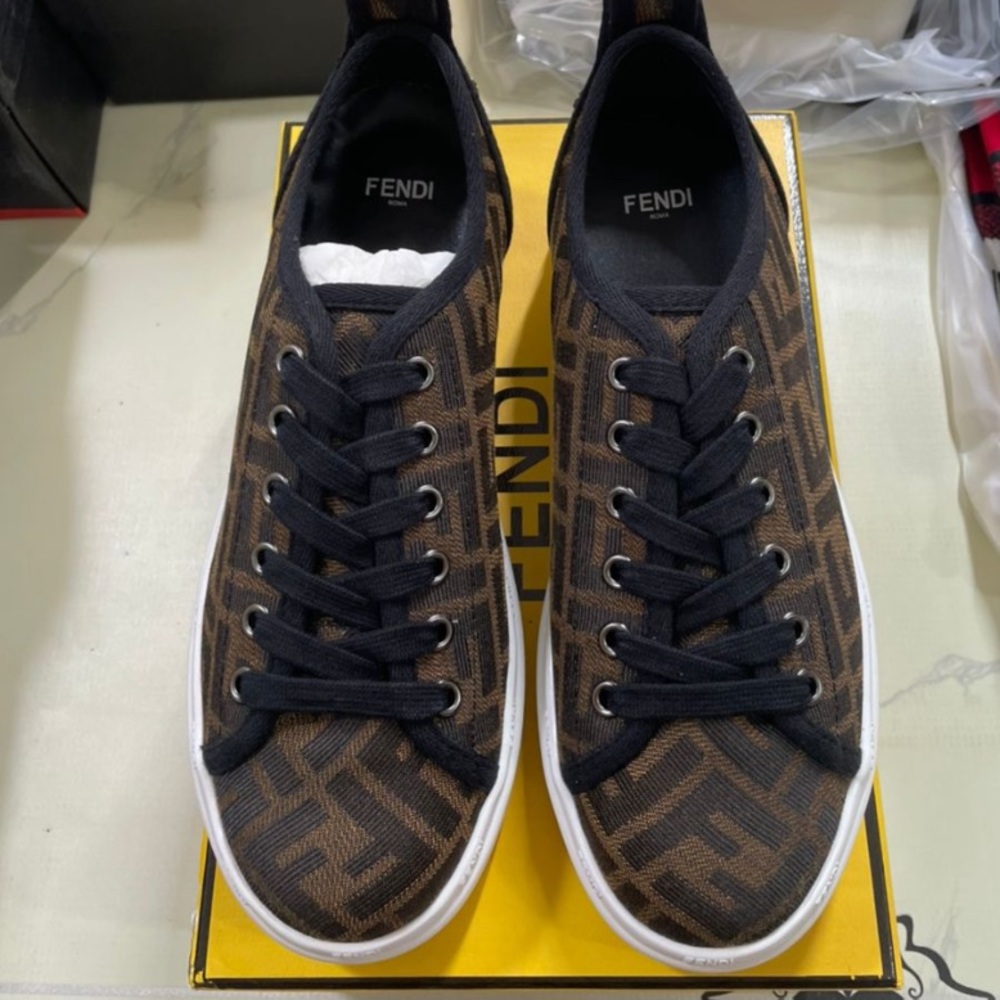 Fendi
FF Logo Low-Top Sneaker